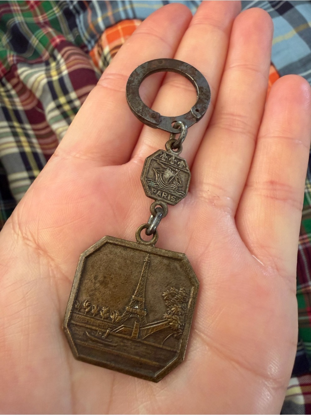Vintage/Antique Bronze/Bronze Tone Paris Eiffel Tower Souvenir Keychain